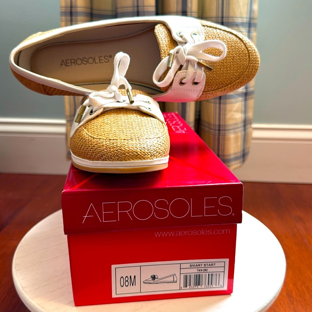 New in box size 8 women Aerosoles woven boat shoes